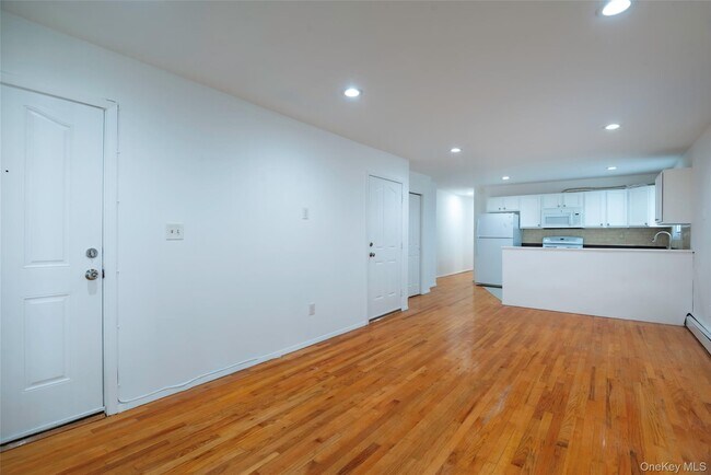 Foto del edificio - 68-07 50th Ave