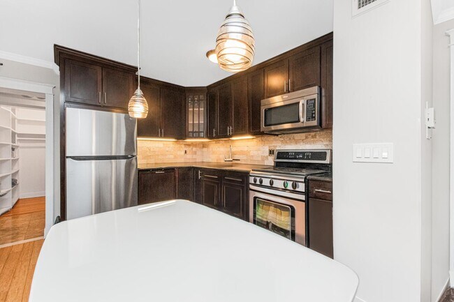 Foto del edificio - 1374 Midland Ave