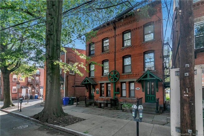 Building Photo - 168 Park St