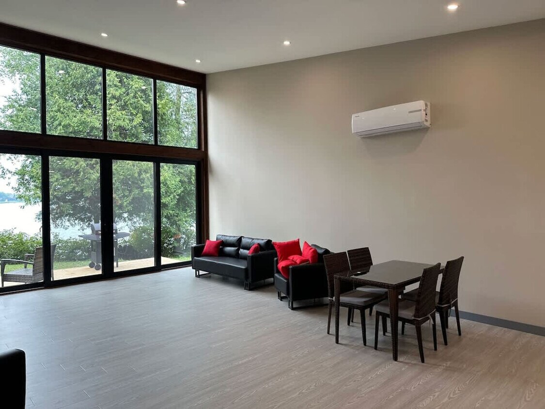 Primary Photo - 16 Englewood Ln