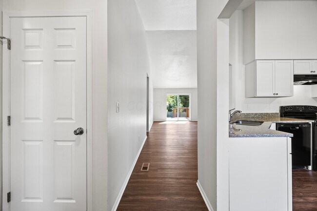 Building Photo - 6948 Kinston Dr