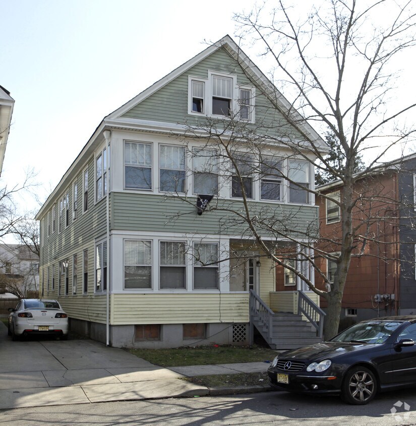 Building Photo - 60 Huntington St