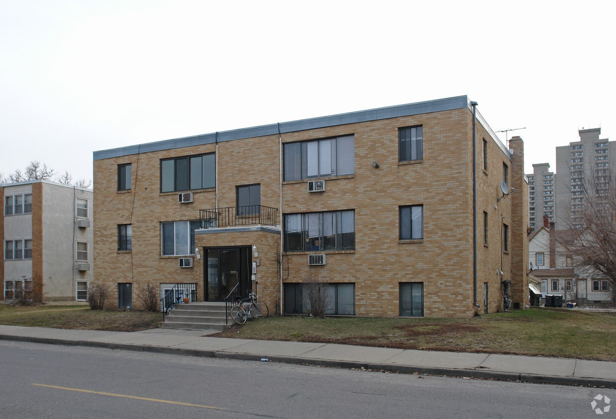 Primary Photo - 3115 Grand Ave S