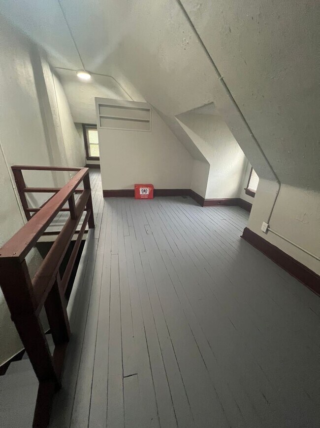 Foto del edificio - 1555 E 118th St