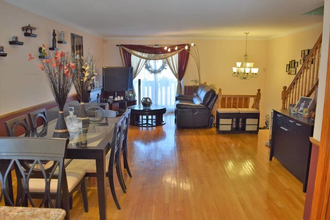 Building Photo - 127 Cedar Grove Ct