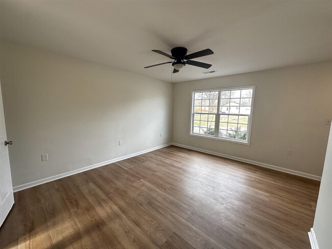 Foto del edificio - 1225 N Lee Dr