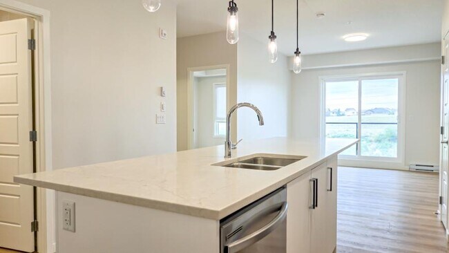 Building Photo - 2.0 bedroom in Calgary Alberta T3M 3X3