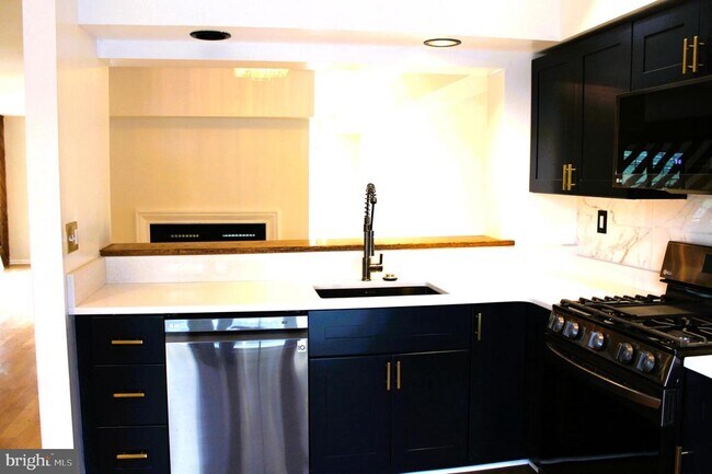 Building Photo - 3204 Stoneham Dr