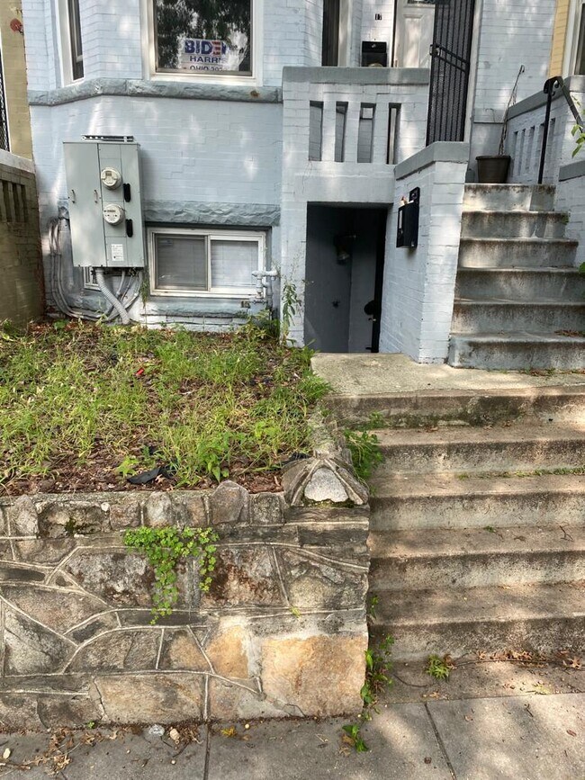 Building Photo - 17 Quincy Pl NW