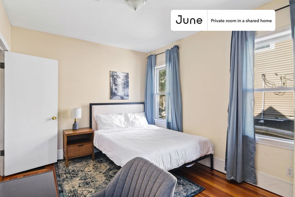 Private bedroom in 6 bed/2 bath Home - Private bedroom in 6 bed/2 bath Home