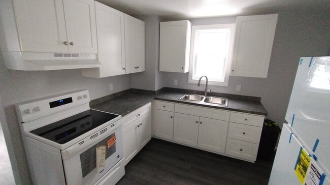 Building Photo - 57 Kirby Ave
