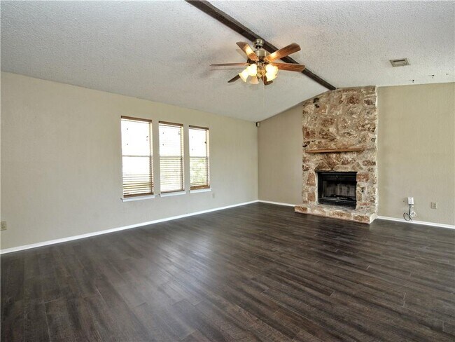 Foto del edificio - 8407 Gallatin Dr