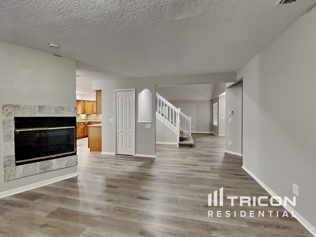 Foto del edificio - 15130 Heathridge Dr