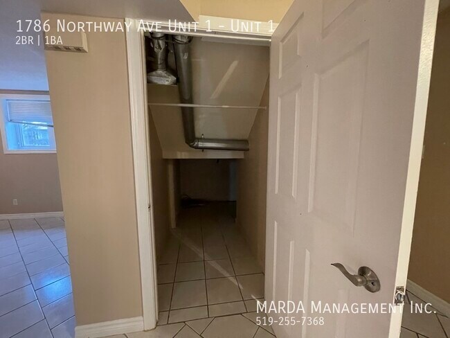 Building Photo - SPACIOUS 2 BED/1 BATH MODERN LOWER LEVEL SUITE! +HYDRO, GAS & WATER!