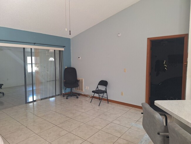 Foto del edificio - 2 bedroom 3 bath w car garage home