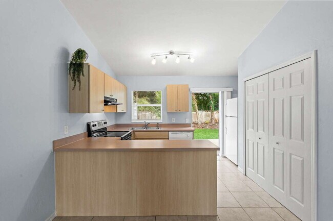 Building Photo - 8400 Matanzas Rd