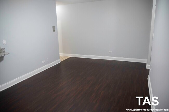 Foto del edificio - 6201 N Kenmore Ave