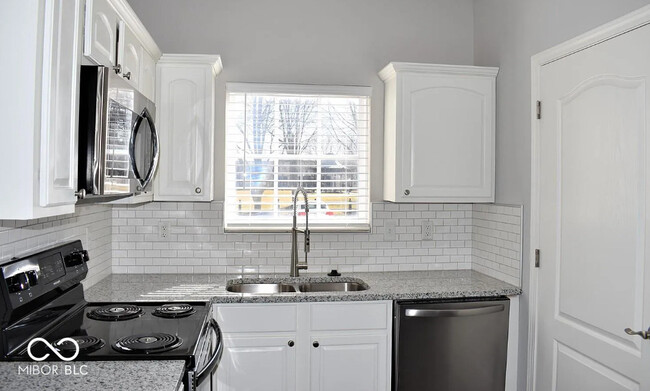 Building Photo - 12938 University Crescent