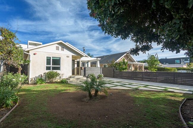 Building Photo - 736 N Wilton Pl