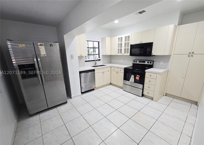 Foto del edificio - 1855 SW 16th St