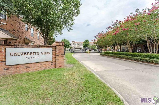 Complejo principal - 710 E Boyd Dr