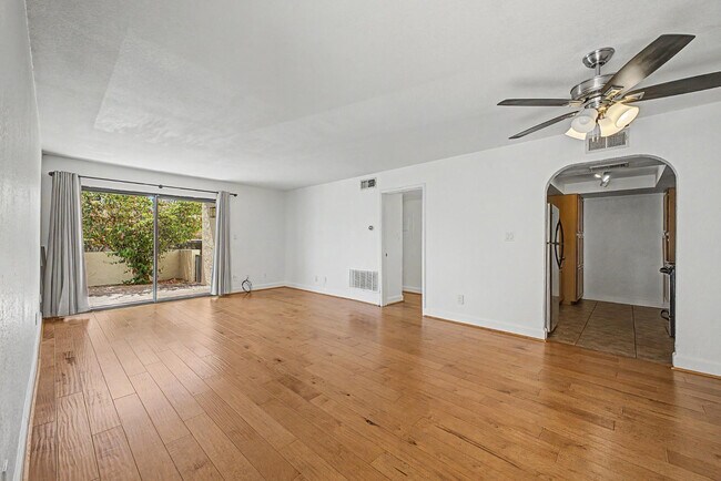 Foto del edificio - 3825 E Camelback Rd