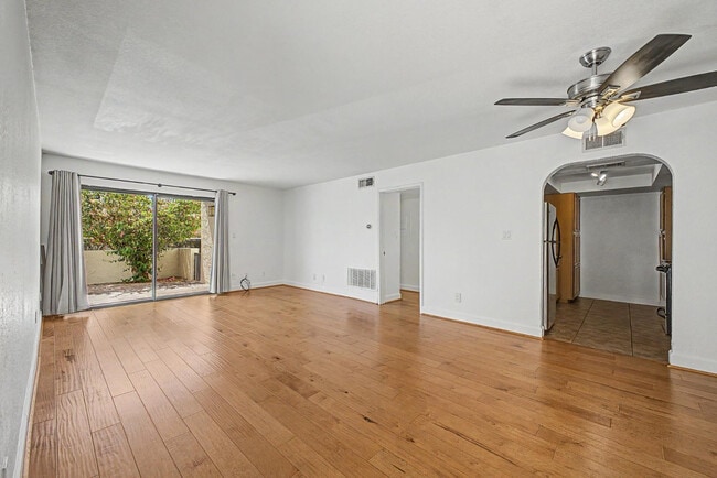Building Photo - 3825 E Camelback Rd