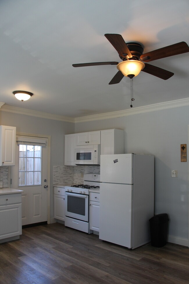 Building Photo - 911 N Fillmore St