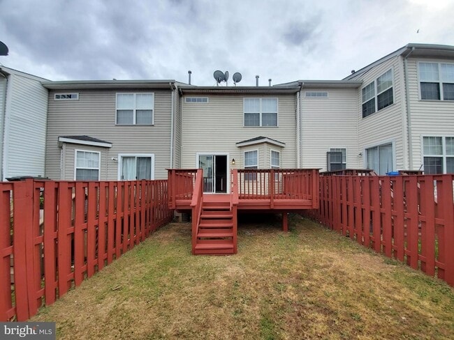 Building Photo - 3344 Vineland Pl