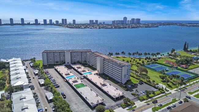 Foto del edificio - 801 Lake Shore Dr