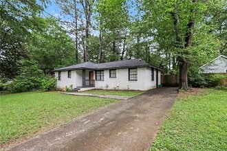 Building Photo - 3743 Poplar Dr