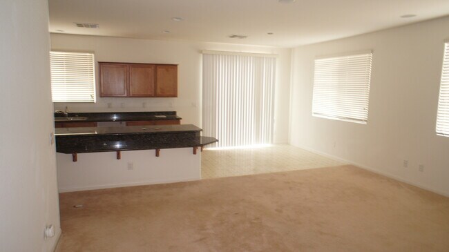 Foto del edificio - BEAUTIFUL 4 BEDROOM HOME IN GUARD GATED CO...