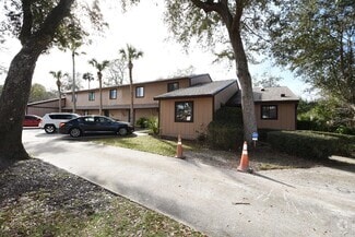 Building Photo - 10 Village Dr