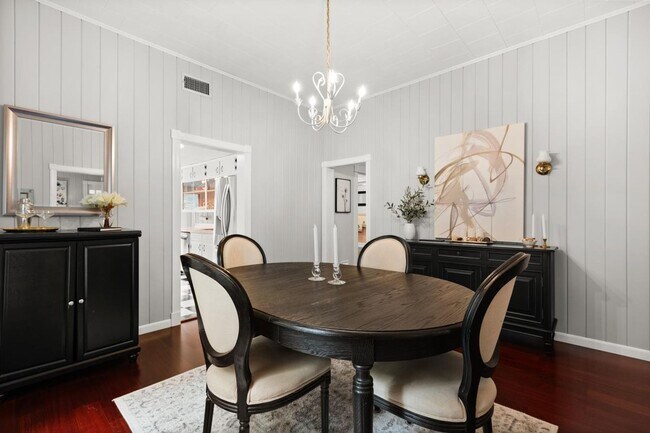 Building Photo - Southern Charm Meets Downtown Living | Classic 3BR Retreat in Winter Garden’s Golf District