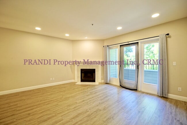 Foto del edificio - Awesome 2Br/2Ba Condo with W/D and Newer F...