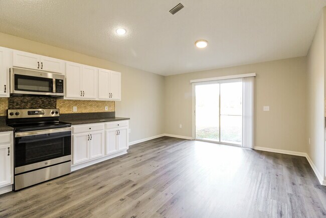 Foto del edificio - 76205 Deerwood Dr