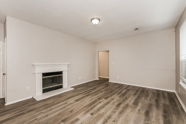 Building Photo - 2413 Wildwood Ln