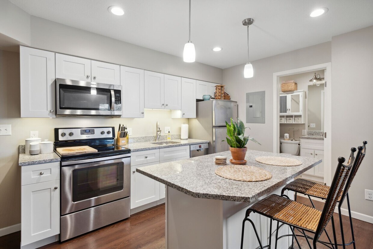 PURE MADNESS ピュアマッドネス　15P レジェンドスター Minnetonka Edgewater - 4177 Shoreline Dr Spring Park, MN 55384