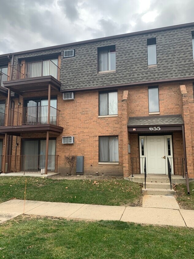 Foto principal - 655 Briar Hill Ln