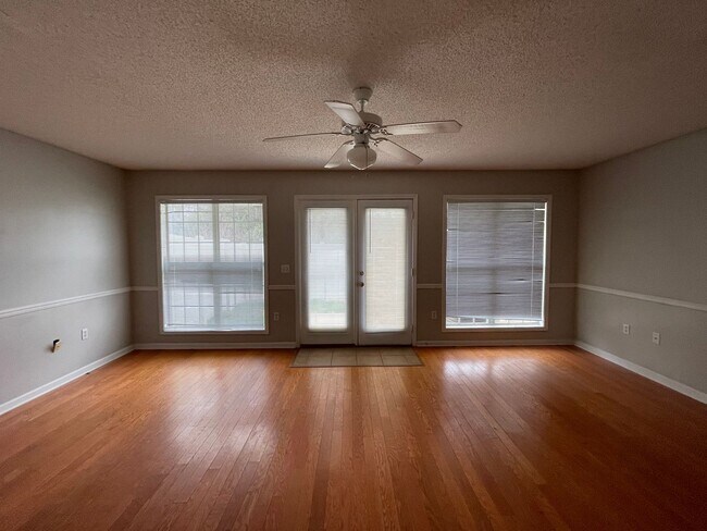 Foto del edificio - Dunwoody Townhomes - End Unit!