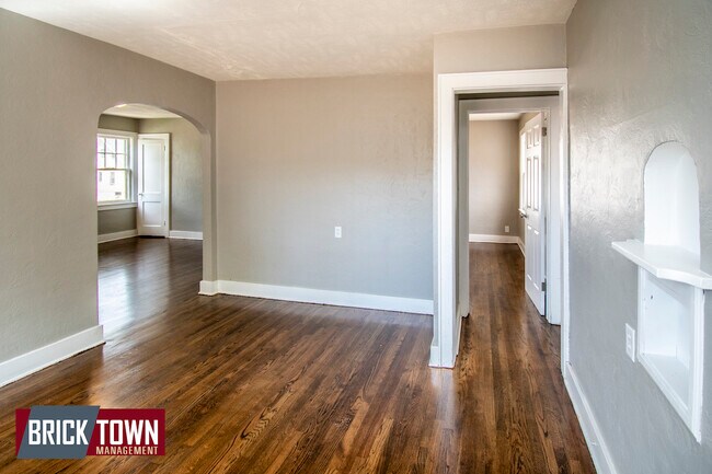 Foto del edificio - 4915 Davenport St