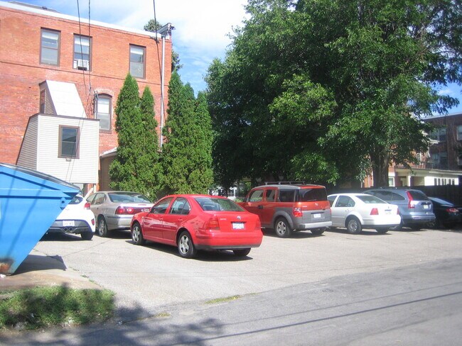 Building Photo - 580 Holly Ave