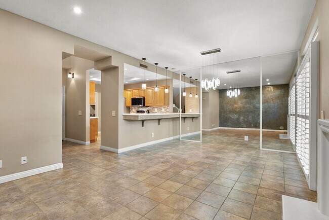 Foto del edificio - Bright and Spacious 2-Bedroom, 2.5-Bath Townhome in Rancho Niguel