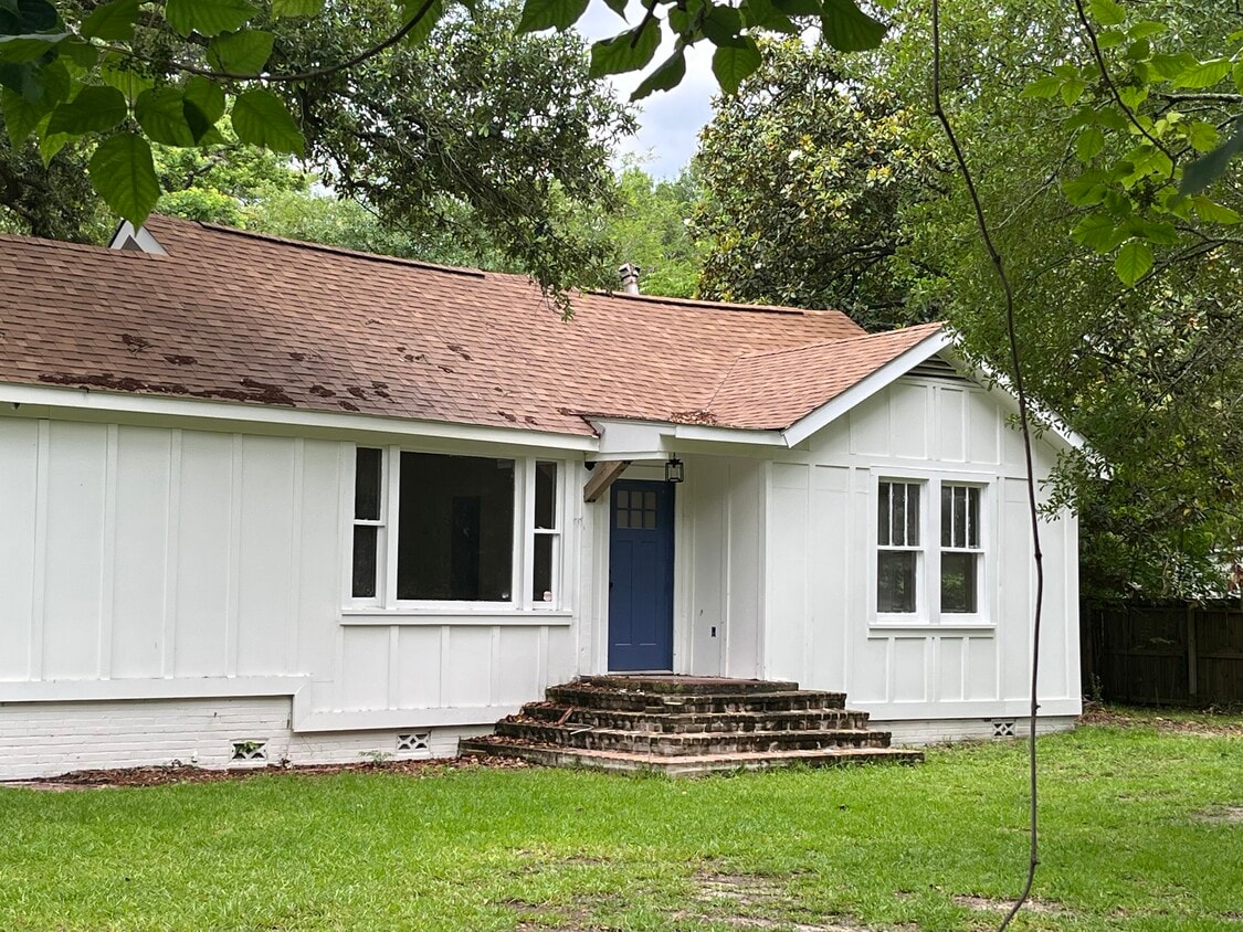 Primary Photo - 5480 N Afton Pky