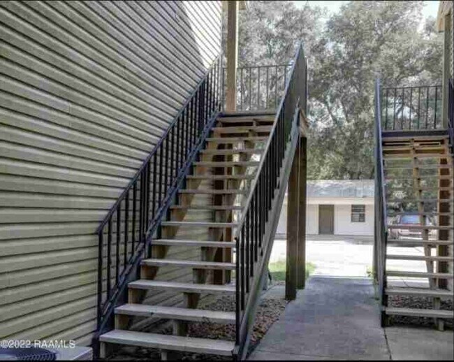 Building Photo - 300 Lozes Ave