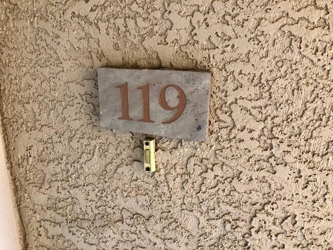 Building Photo - 805 S Sycamore #119, Mesa - Beautiful 2 Be...