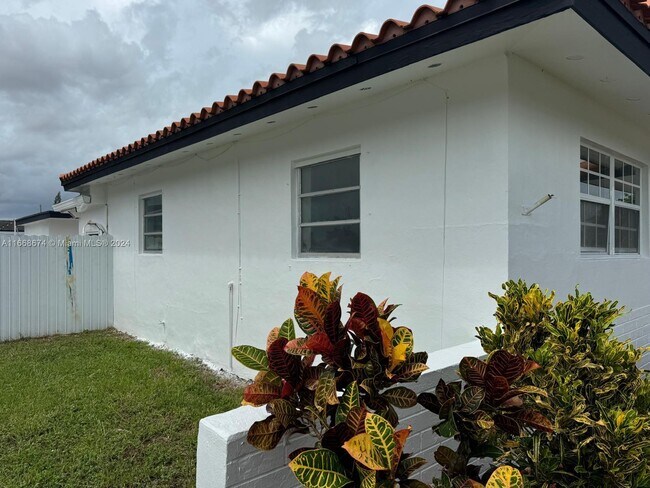 Building Photo - 3340 SW 94th Pl