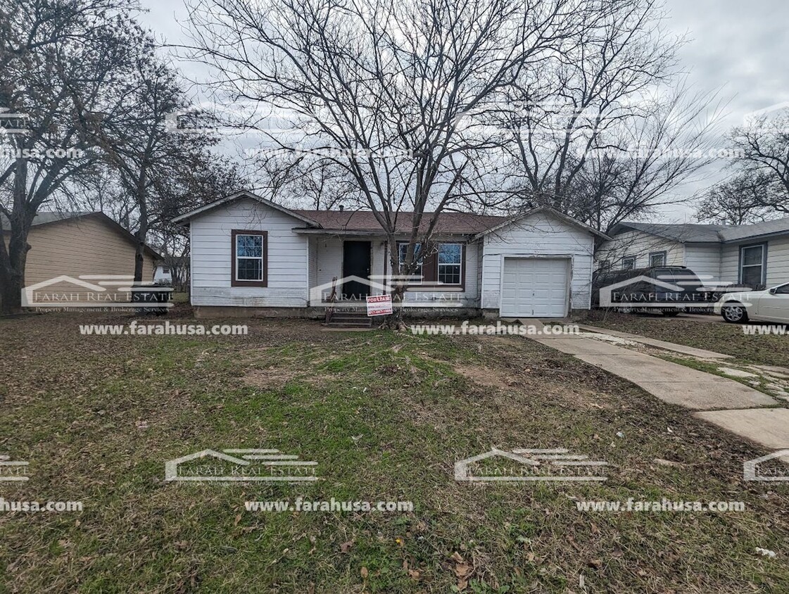 Foto principal - 3 bed 1 bath Home Available in Fort Worth!