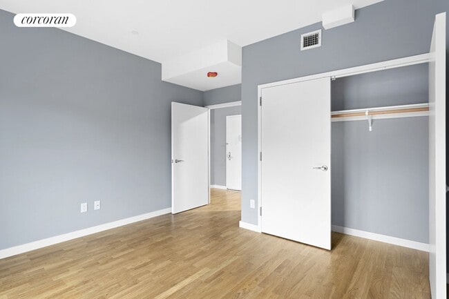 Building Photo - 460 Grand St