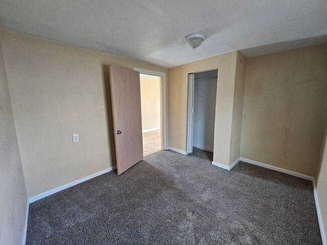 Foto del edificio - 2x1 Home Available Now